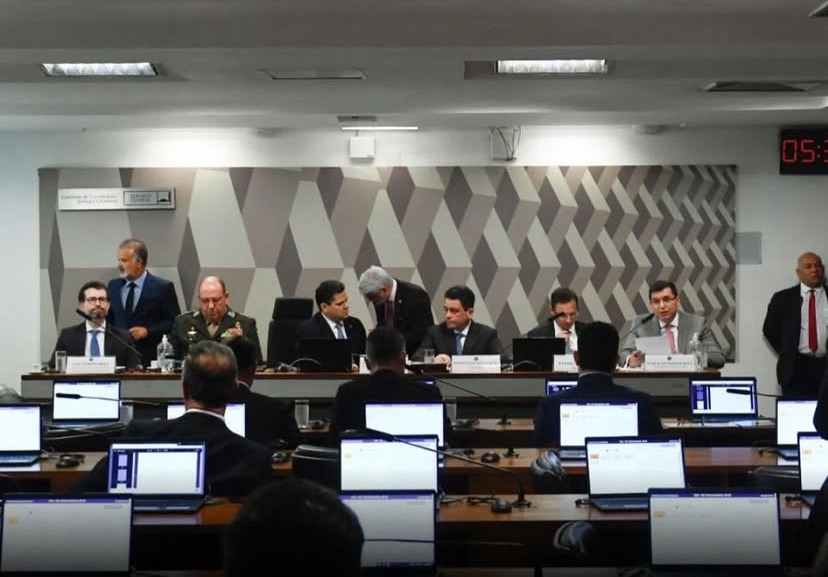 CC] do Senado aprova lei que endurece penas para menores de 18 anos