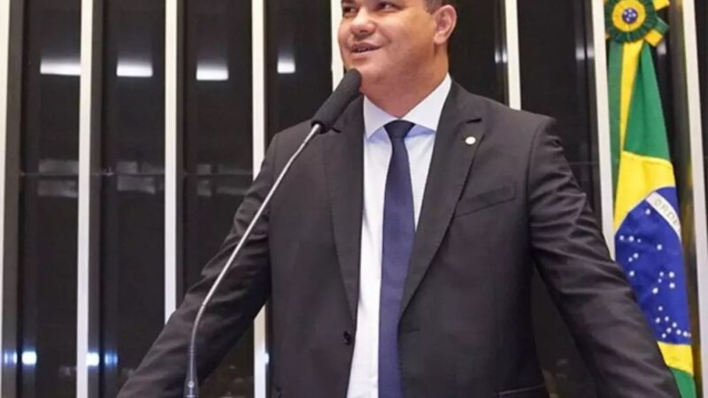 PF cumpre busca e apreensão contra deputado federal do União Brasil durante embarque no aeroporto