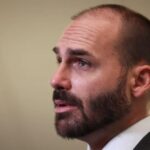 PF conclui inquerito contra Eduardo bolsonaro e indica demissão do parlamentar por abandono de cargo.