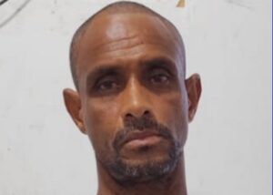 Homem é preso em Mucuri por descumprir medida protetiva e fugir pelo telhado.