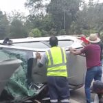 Psicóloga morre após colisão frontal entre carro e carreta na BR-101, em Itabatã